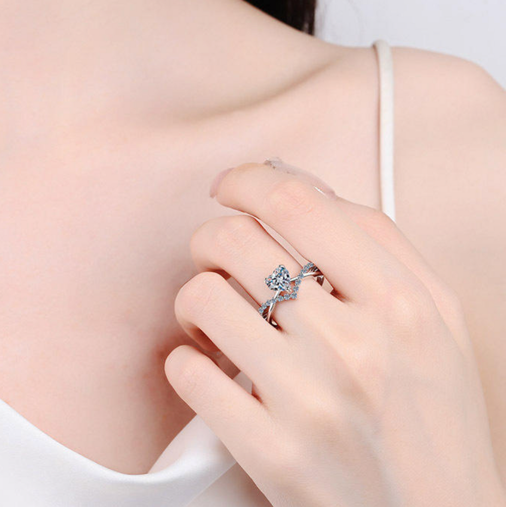 Amour Heart-Cut Tiara Ring